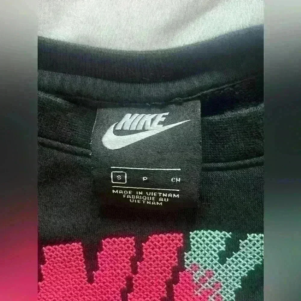 Nike Black Crew Neck Cropped Long Sleeve Sweatshirt Women's Small